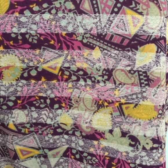 LuLaRoe Classic Tee  - Picture 4 of 5